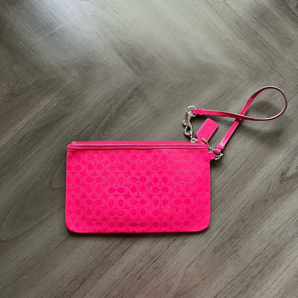 Pink Coach Wristlet Wallet! ✨ - Picture 4 of 4